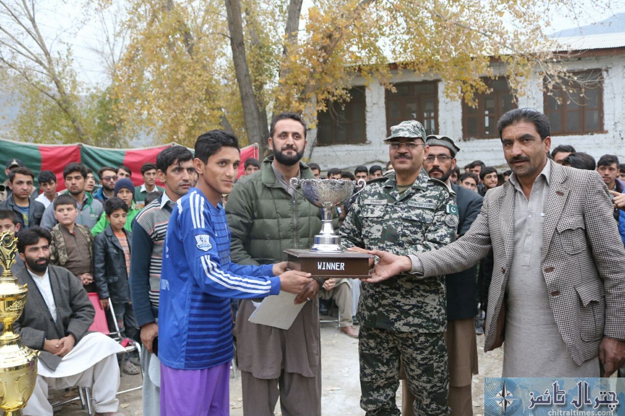inter school tournament chitral ended lt col chief guest3