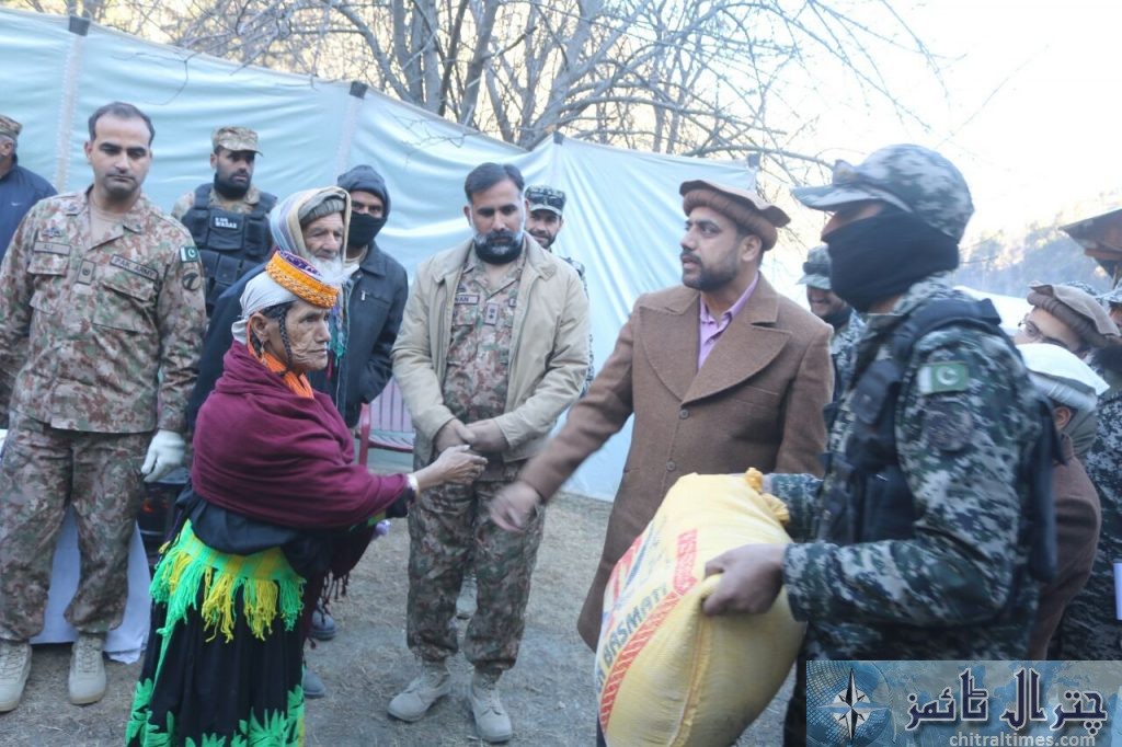 کمانڈنٹ چترال ٹاسک فورس کا دورہ بریر، فری میڈیکل کمیپ کا اہتمام ، راشن پیکج تقسیم