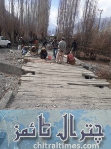 volunteers of Chitral road cleaning on selfhelp basis