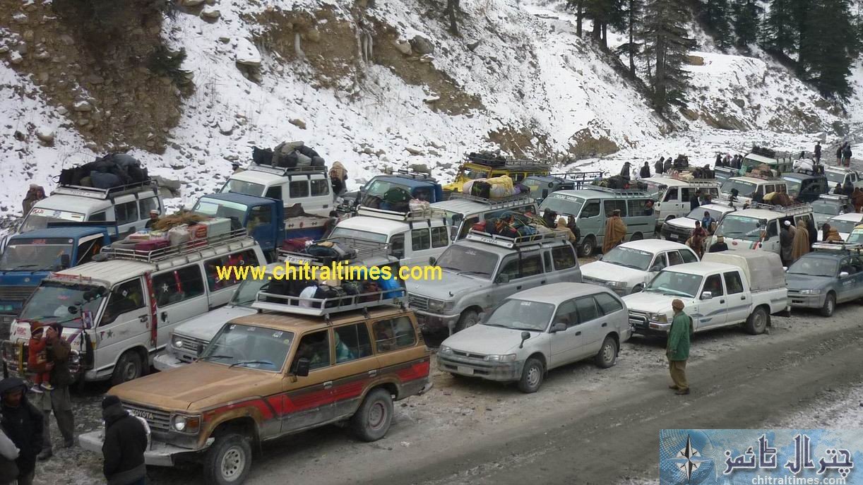 vehicles waiting at lowari tunnel Chitral