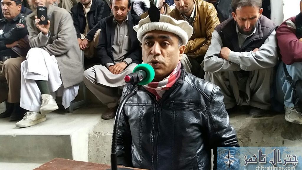 ڈپٹی کمشنر چترال کا ہیڈ آف ڈیپارٹمنٹس کے ساتھ تورکہو اور موڑکہو میں‌کھلی کچہری