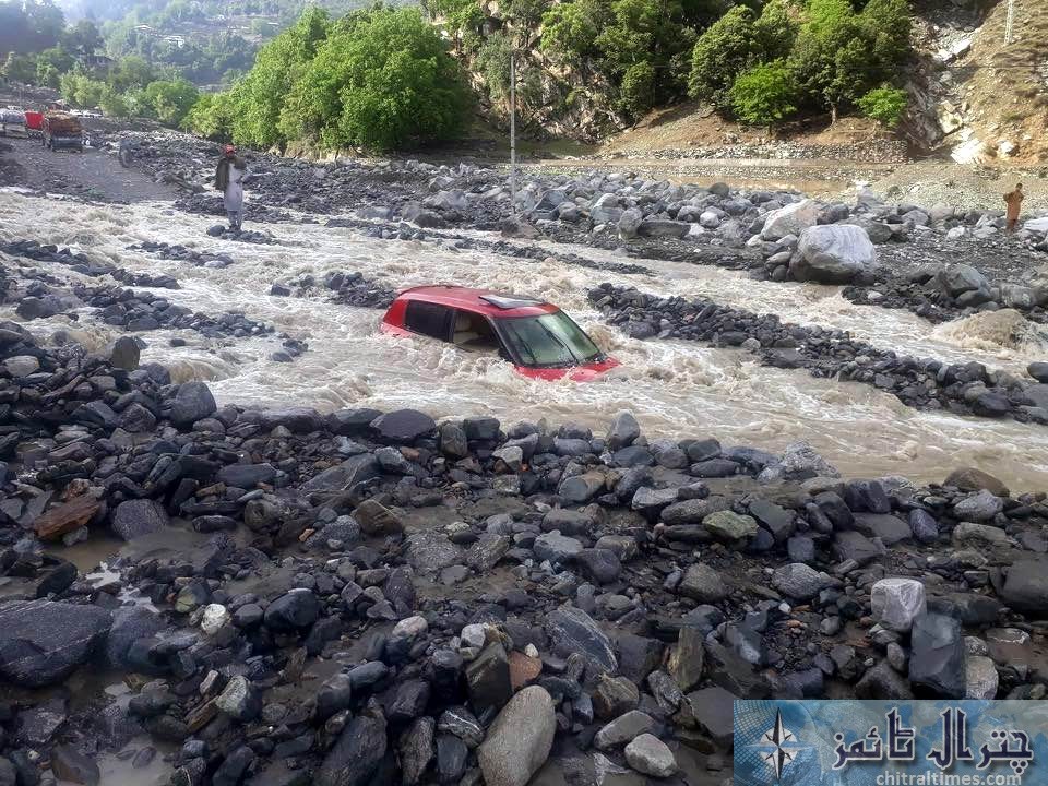 chitral heavy rain and flood washed away Chitral Peshawar road in ASHIRATE village near Lowari tunnel pic Saif ur Rehman Aziz