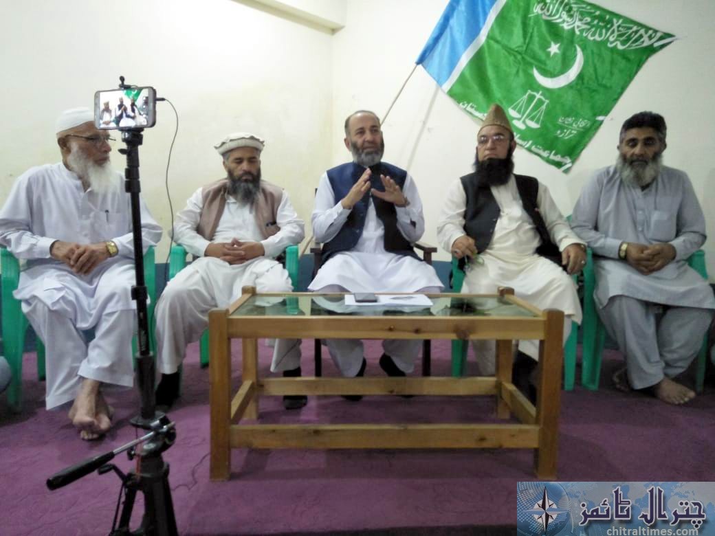 ji subai amir mushtaq ahmad addressing press confrence in Chitral