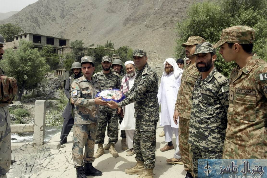 pak army and afghan forces exchanged sweets in arnadu border chitral 3 1