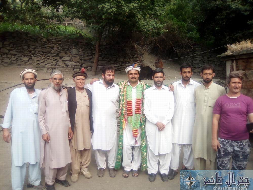 kalash mpa wazir zada with kalasha community in Chitral2