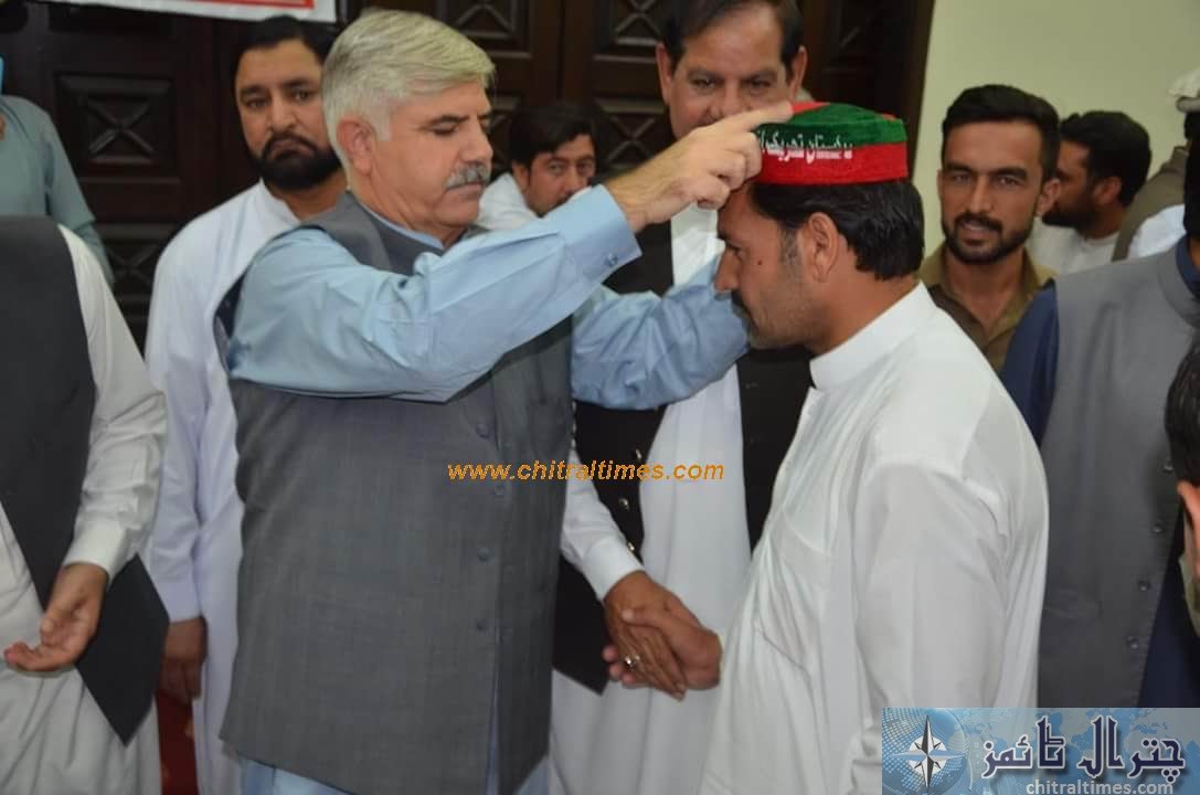 sartaj ahmad khan and other joined pti chitral 8