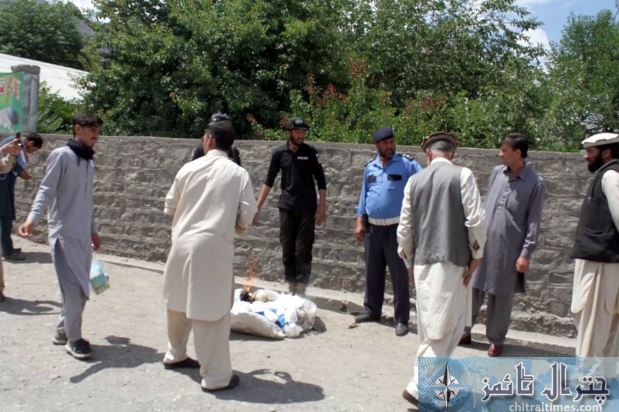 polythene bags crack down chitral upper
