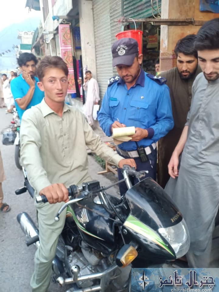 Chitral trafic police crack down during eid holidays