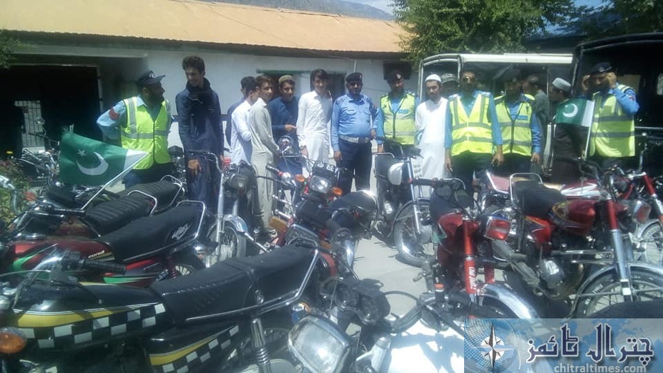 Chitral trafic police crack down during eid holidays8
