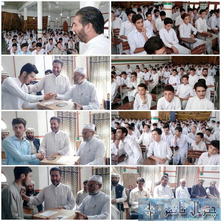 Zilla nazim Chitral distributes laptop among students 1