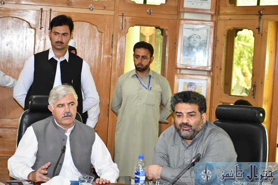 cm kp mehmood khan visit chitral briefing at dc office22