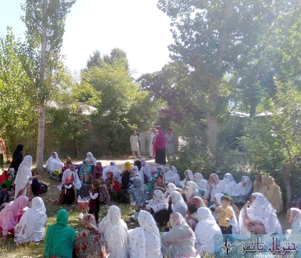 women protest against lake of facility at THQ Hospital booni chitral 2
