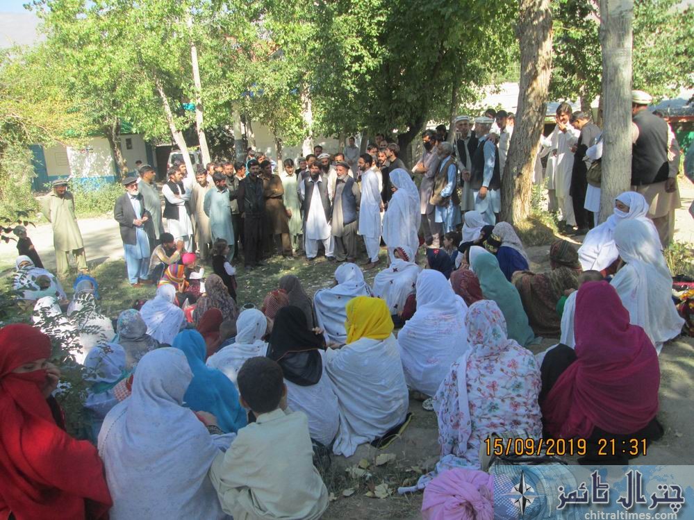 women protest against lake of facility at THQ Hospital booni chitral 7