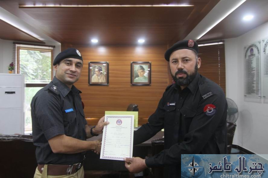 chitral police jawans and officers awarded by dpo waseem 8