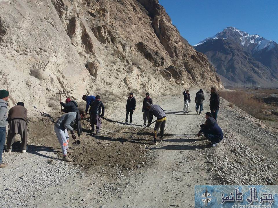 ismaili volunteers upper Chitral road repaired223