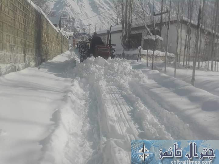 upper chitral snow fall and road clearence 1