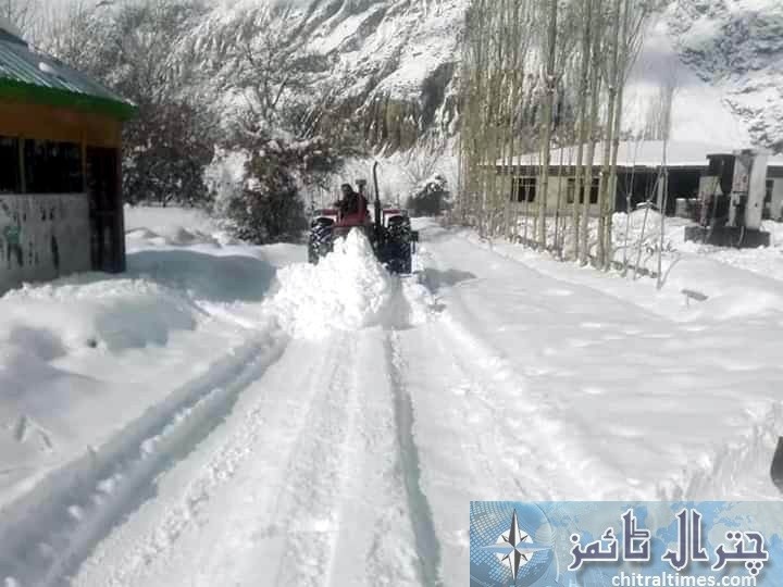 upper chitral snow fall and road clearence 2