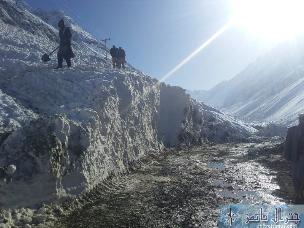 upper chitral snowfall and road clearence1 scaled