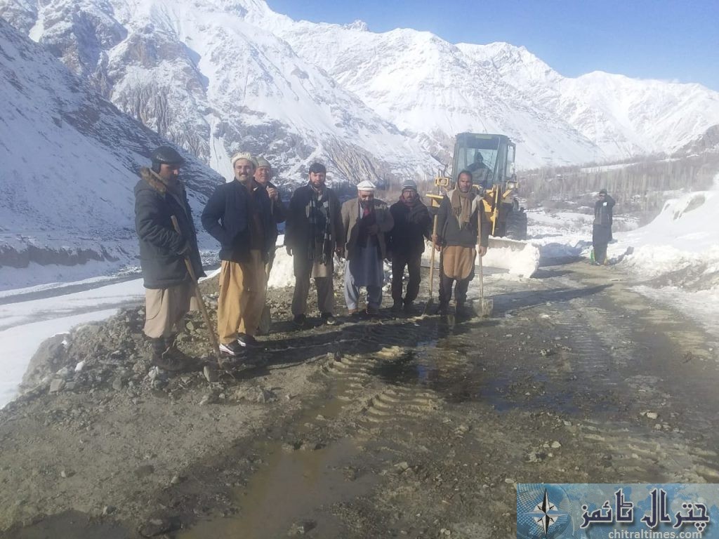 upper chitral snowfall and road clearence39 scaled