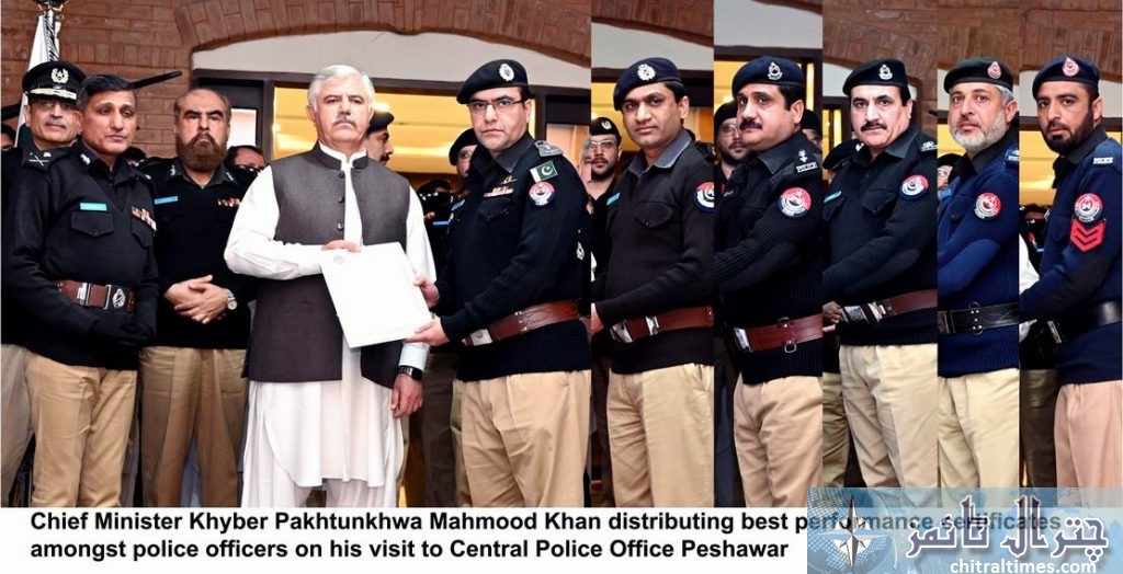 Chief Minister Khyber Pakhtunkhwa Mahmood Khan distributing best performance certificates amongst police officers on his visit to Central Police Office Peshawar scaled