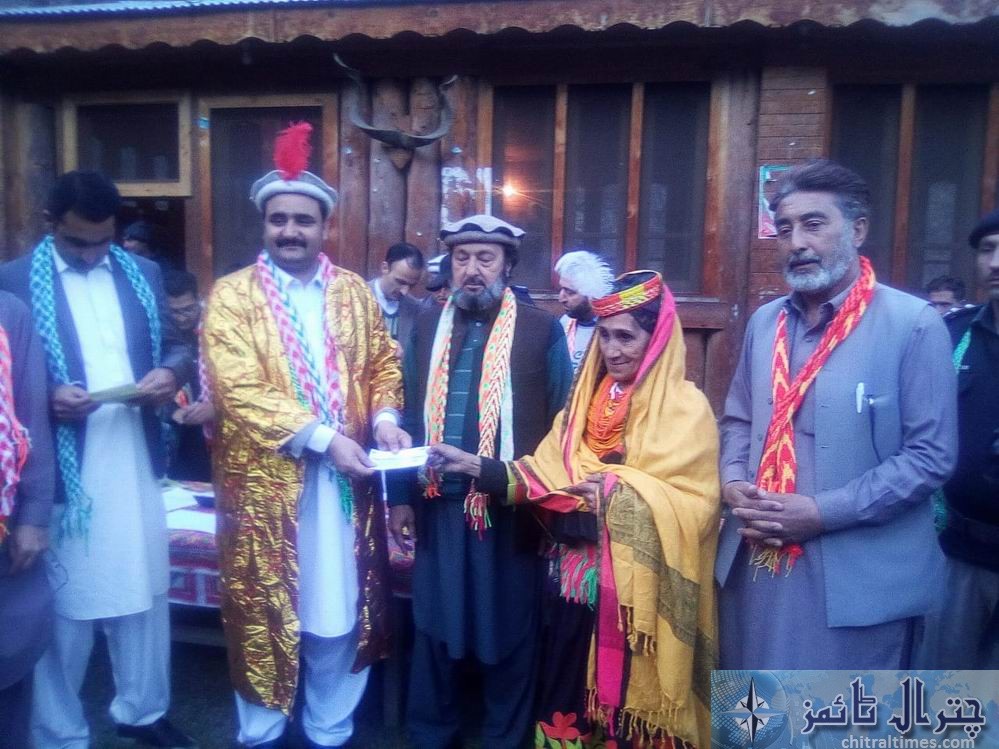 kalash community received cheques form wazir zada chitral 8