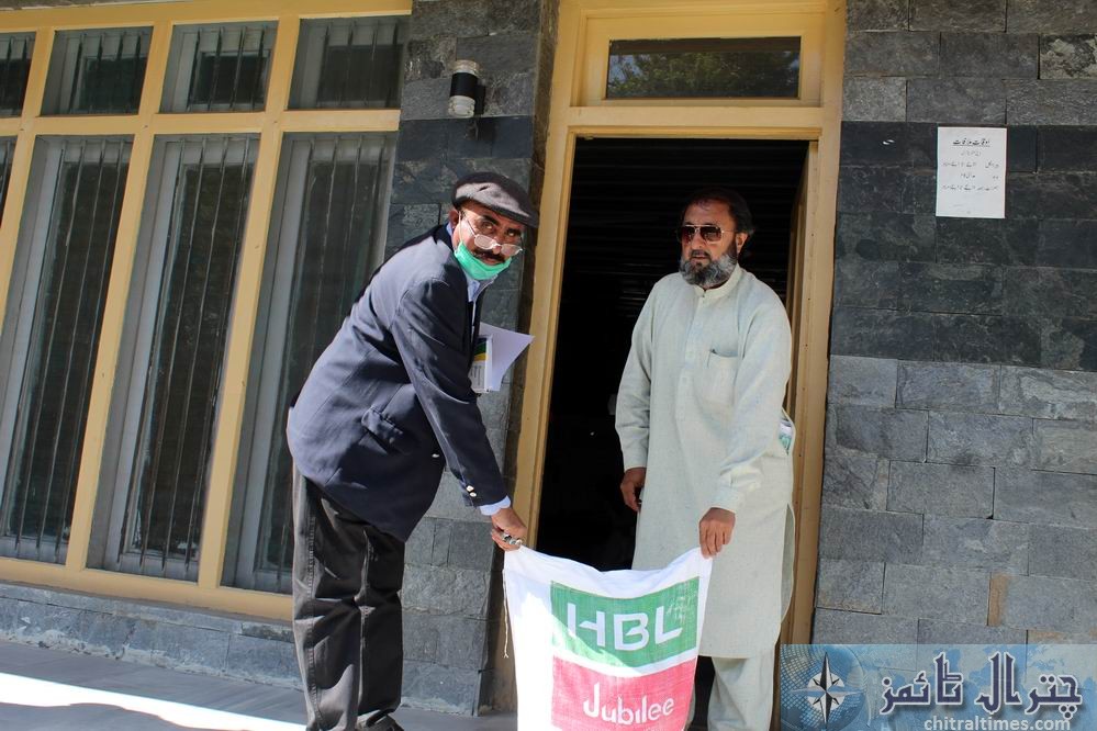 mfmb manager handover 100 packages to ac chitral for relief