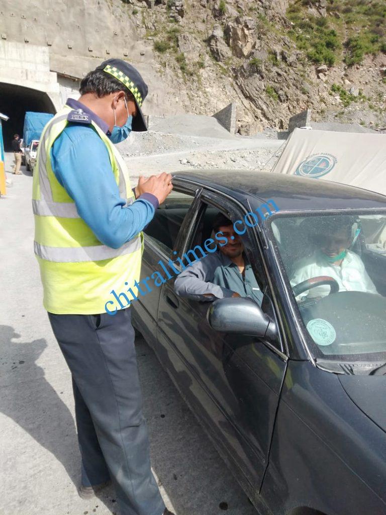 chitral police checking facemask3 1