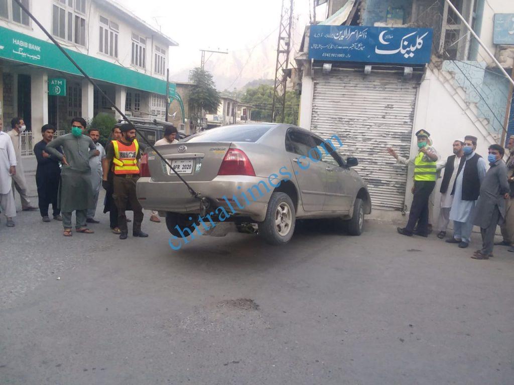 car accident hospital road chitral 1