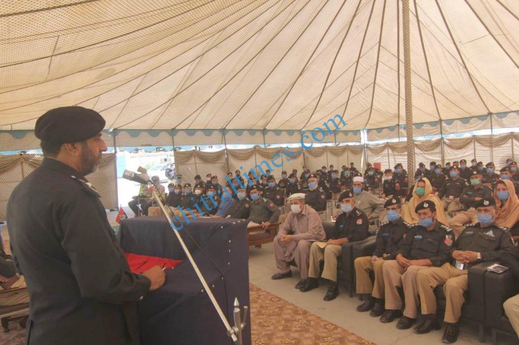 dpo chitral meeting with police jawans2