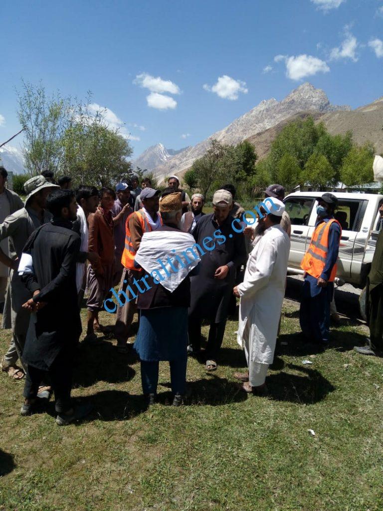 Qari faizullah chitrali visit flood hit area of yarkhun lasht