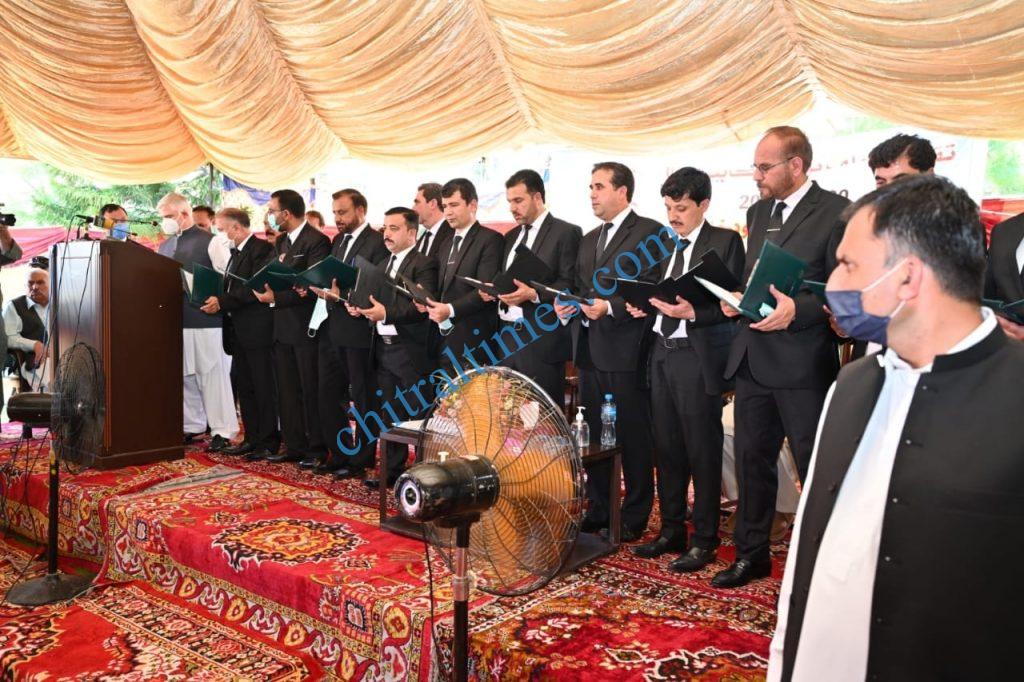Chitral Times - The voice of Chitral | دیر چترال روڈ کے فنڈ سوات موٹروے کو ڈائیورٹ کی بات سیاسی مخالفین کی پروپیگنڈہ ہے۔وزیراعلیٰ cm mehmood khan taks oath sawat bar 1