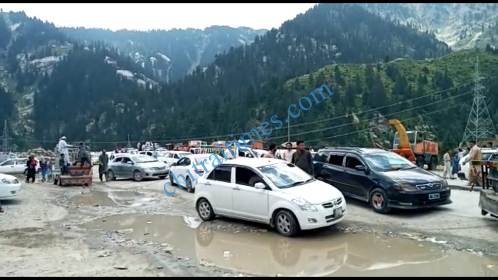 lowari tourists stoped to inter chitral1 1