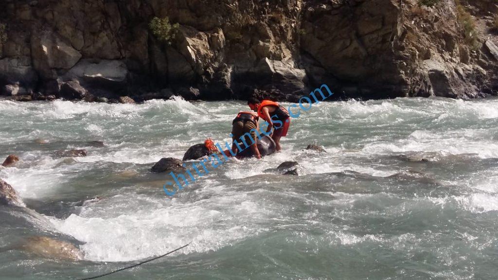 khudkushi suicide chitral rescued21