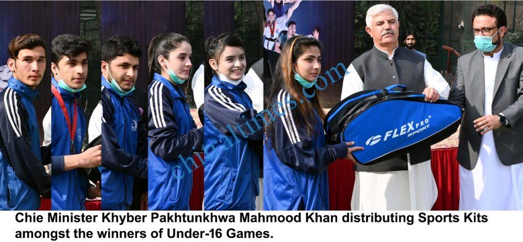 Cm kp distributing awards among under16 player scaled