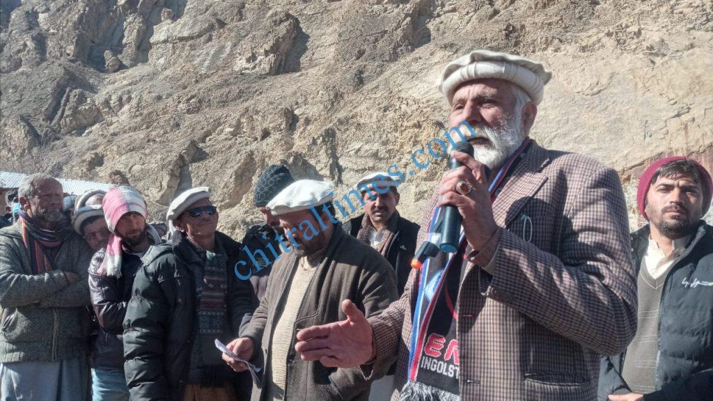 Chitral Times - The voice of Chitral | بجلی کی ناروا لوڈ شیڈنگ کے خلاف تحریکِ حقوق کی کال پراپرچترال میں احتجاجی جلسہ،۳فروی تک کا ڈیڈ لائن tahreek huquq upper chitral protest for electricity4