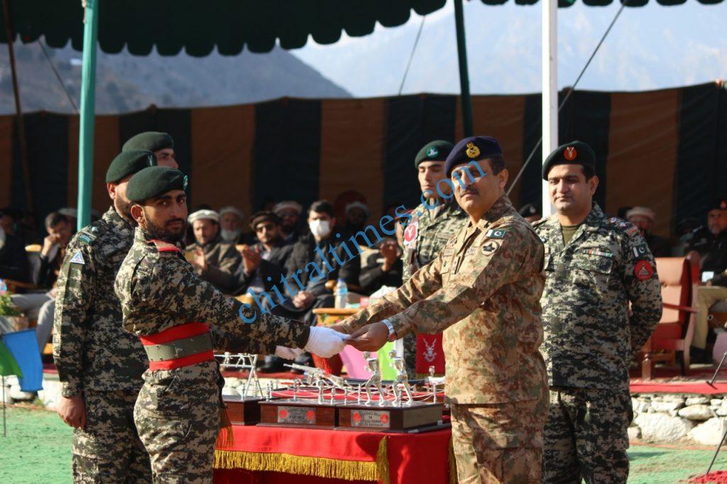 GOC Malakand Maj Gen addressing Chitral scouts12