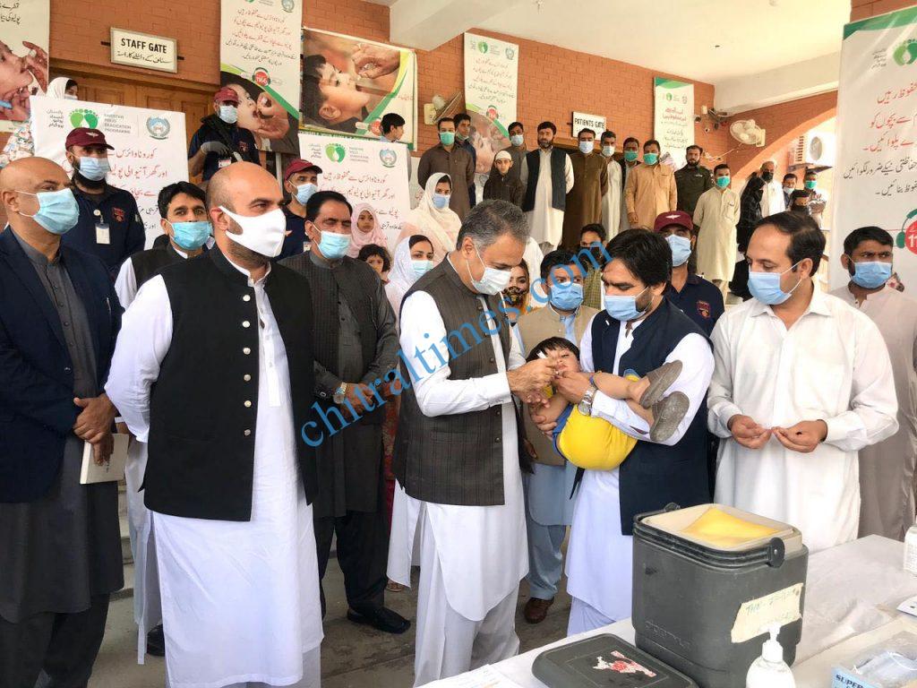 Chitral Times - The voice of Chitral | صوبے بھر میں 64 لاکھ سے زائد بچوں کو پولیو سے بچاؤ کے قطرے پلائے جائیں گے۔ تیمور جھگڑا Minister Health polio campaign 4