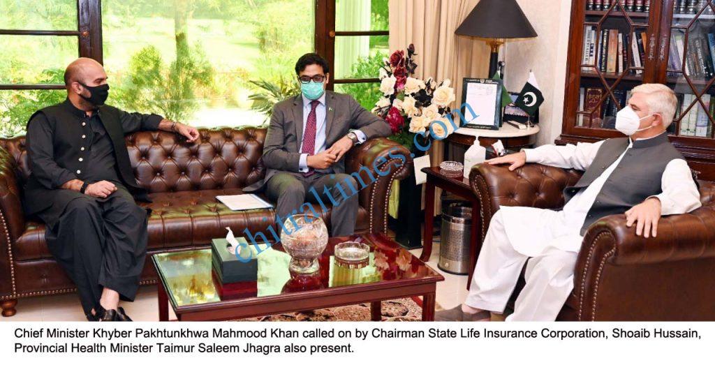 Cm kp called on chairman statelife insurance for sehat card scaled