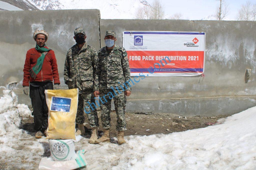 alkhidmat broghil valley food distribution upper chitral3 scaled