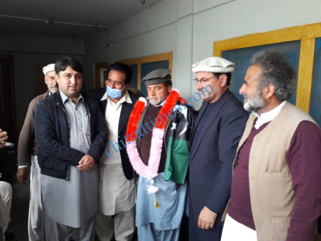 Chitral Times - The voice of Chitral | سابق وزیراعظم ذوالفقار علی بھٹوکی بیالیسویں برسی کے موقع پر چترال کے مرکزی آفس میں پروگرام کا انعقاد ppp chitral barsi saleem khan2
