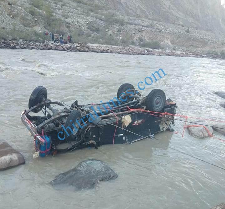 chitral a vehicle plunged into river in Yarkhoon valley while crossing Onawoch bridge resulting nine persons died including two women. pic by Saif ur Rehman Aziz 2 1