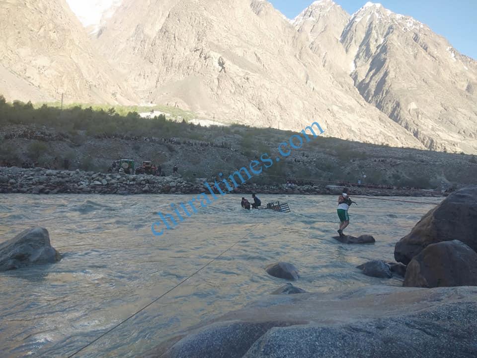 chitral a vehicle plunged into river in Yarkhoon valley while crossing Onawoch bridge resulting nine persons died including two women. pic by Saif ur Rehman Aziz 6