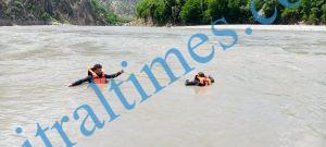 chitral rescue 1122 searching drown wonan drosh