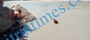 chitral rescue 1122 searching drown wonan drosh4