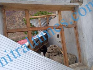 strom wind distryied a house upper chitral2