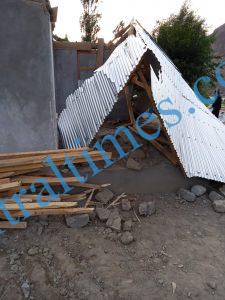strom wind distryied a house upper chitral3
