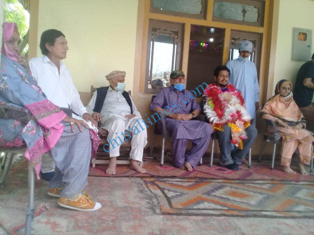 Chitral Times - The voice of Chitral | اکسفورڈ یونیورسٹی پی ایچ ڈی سکالر عبدالواحد خان چترال پہنچنے پر پرتباک استقبال chitraltimes abdul wahid khan phd schlor yarkhoon mastuj arrival4