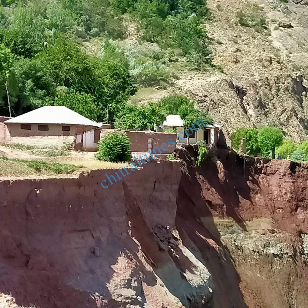 chitraltimes reshun river erosion road block8