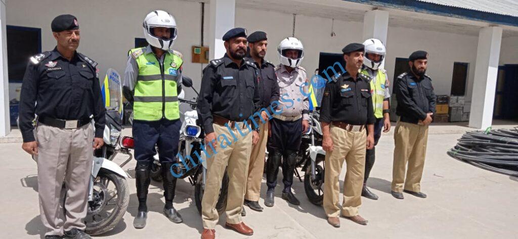chitraltimes dpo upper chitral distributes bike among trafic police
