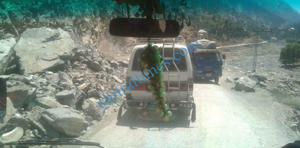 Chitral Times - The voice of Chitral | لواری ٹنل پراجیکٹ سینتالیس سال گزرنے کے باوجود بھی نامکمل، سیاح اور مسافرمشکلات سے دوچار chitraltimes lowari approch road